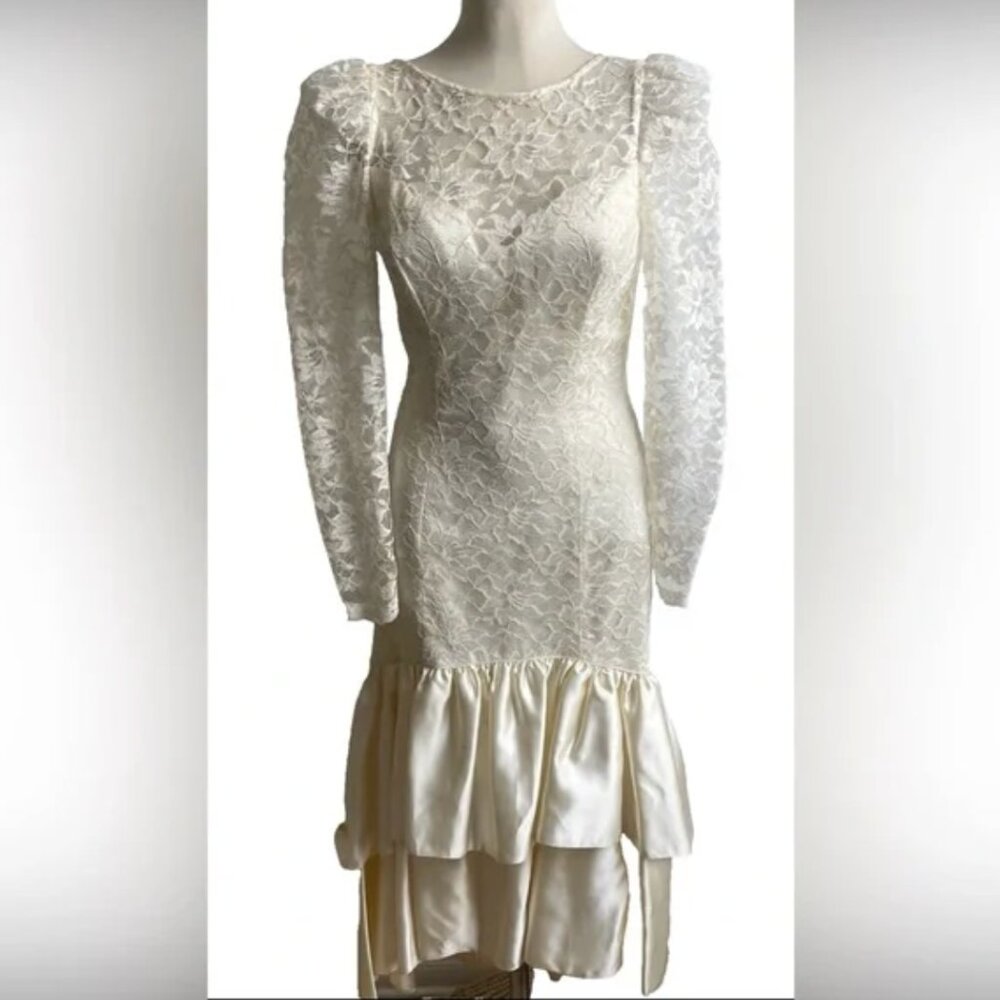Vintage Cream Lace Wedding Dress